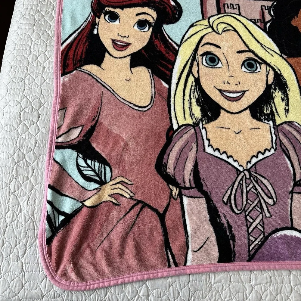 Disney Princess Blanket Ariel Moana Rapunzel Castle Northwest Fleece Throw Pink